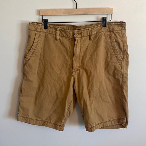 Old Navy Flat Front Camel Shorts‎ Sz 36 - Picture 1 of 3